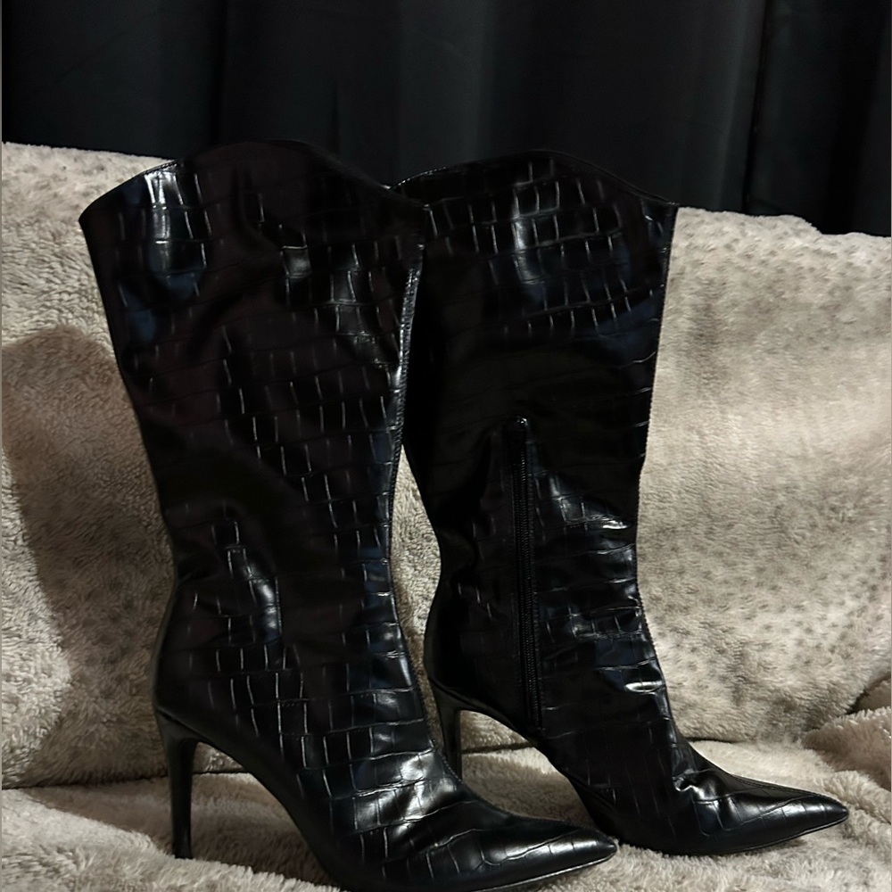VENUS Black Croc-Patterned Heeled Boots